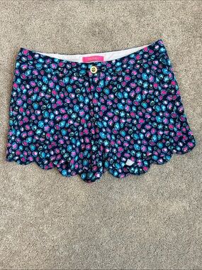 Lilly Pulitzer Buttercup Knit Shorts in the "Low Tide Navy Spotted" print size 6